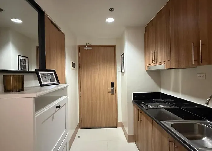 New Shore3 1br Corner Pool Balcony Moa