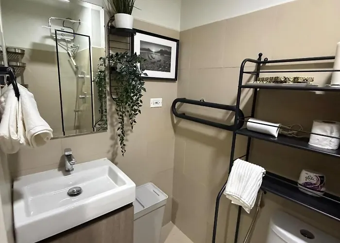 New Shore3 1br Corner Pool Balcony Moa